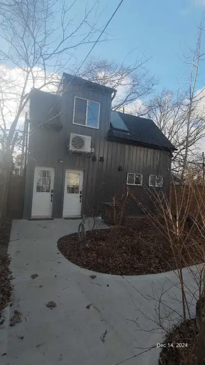 2 room shared apartment, beaches Toronto