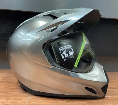 ***Neuf*** Grandeurs disponibles: Médium et Large Possibilité de livraison Lapointe Sports Louisevil...