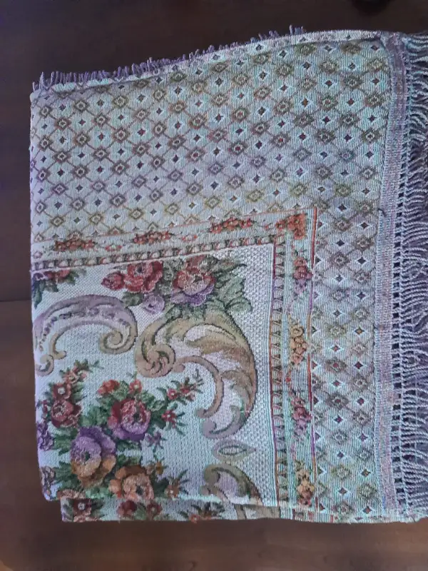 Vintage Blanket in Home Décor & Accents in Oakville / Halton Region - Image 2