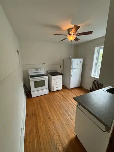 Charming walk-up building, featuring a bright and spacious apartment located in Winnipeg’s Dufferin...