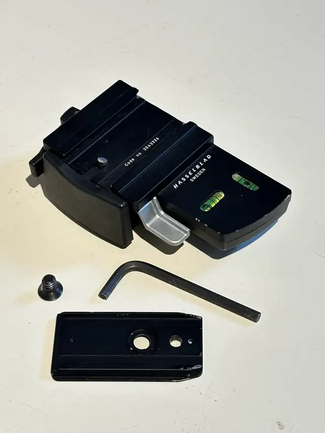 Hasselblad Quick Coupling System Rapide Trépied in Cameras & Camcorders in City of Montréal - Image 4