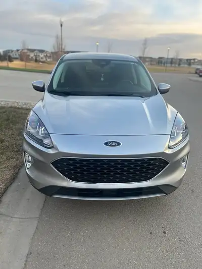 Selling 2022 Ford Escape Silver,Automatic,has only 30 kilometres,fully loaded,excellent condition,ev...
