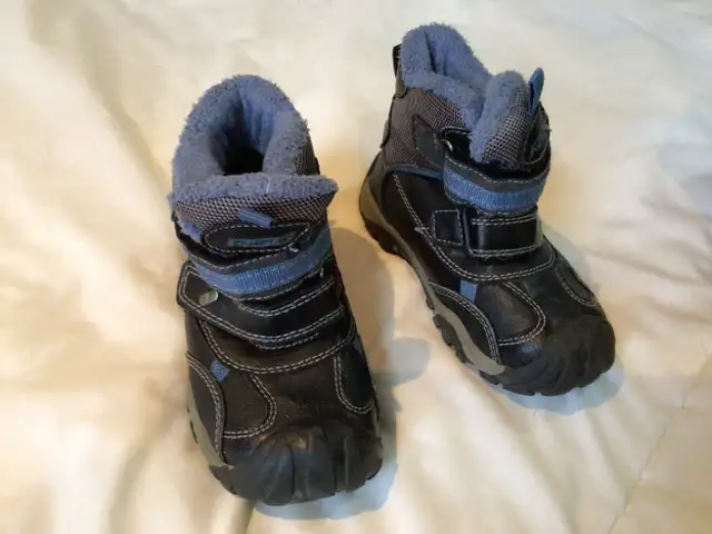 Bottes pour petits RSG boots for small kids size 7 (Toddler) in Kids & Youth in Bathurst - Image 3
