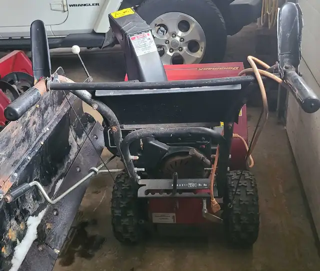 Snowblower in Snowblowers in Oakville / Halton Region - Image 5