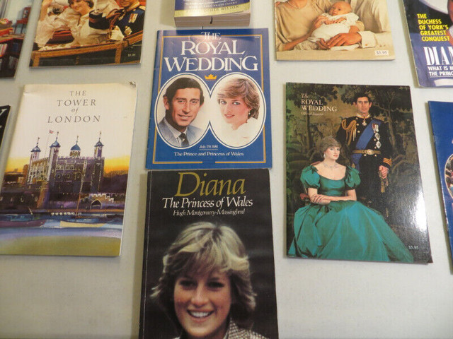 VINTAGE ROYAL FAMILY BOOK COLLECTION in Arts & Collectibles in Belleville - Image 3