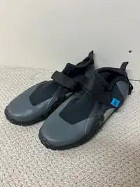 Unisex MEC neoprene boots / water shoes size 11