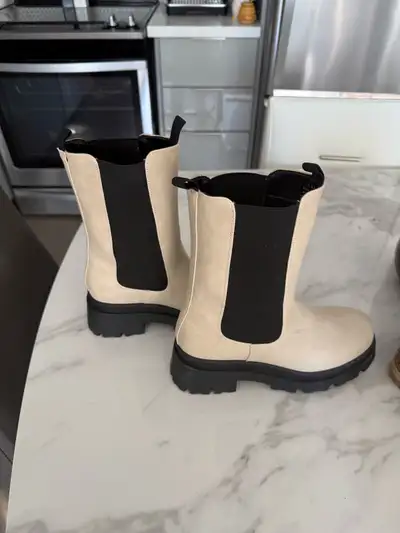 winter boots, View more