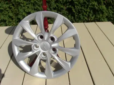 4 Enjoliveurs de roues KIA de haute qualité, couleur argent, pour roues de 15 pouces, comme neufs, n...