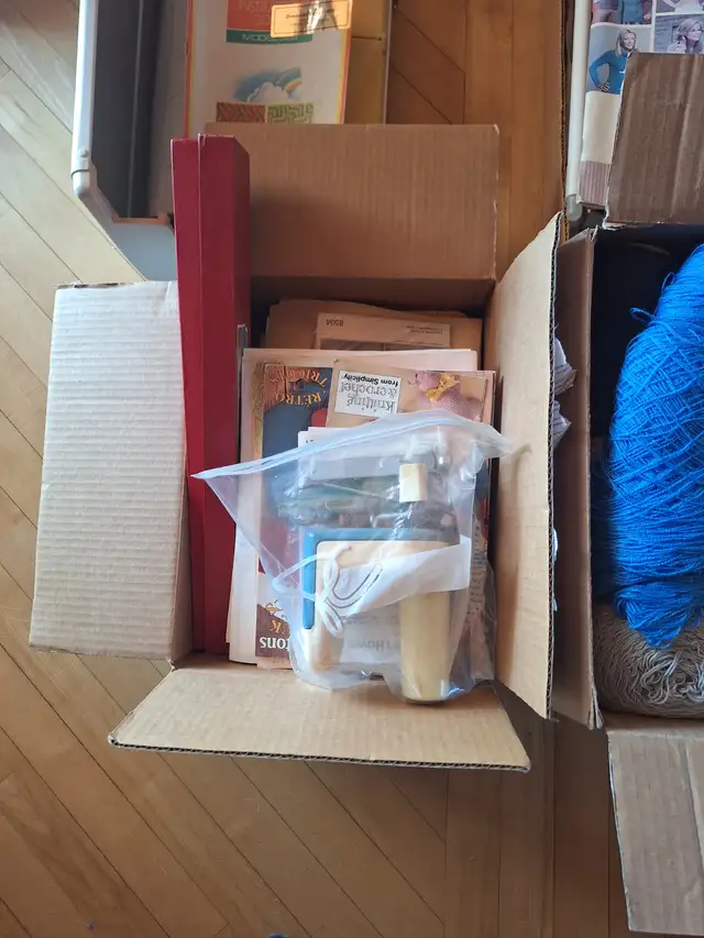 Knitting and Ribbing machine, 2 tables , box of acc.63251728237443124