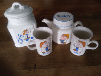 Service de the Tetley vintage.