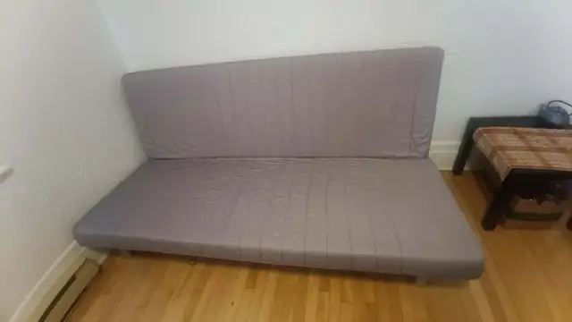 Canapé-lit / Sofa-lit / Lit convertible IKEA (clic-clac) in Couches & Futons in City of Montréal - Image 4