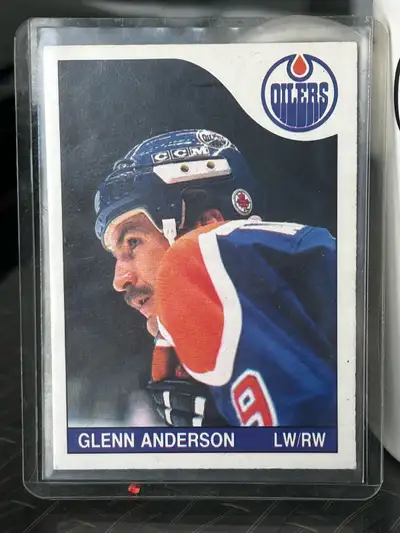 Up for grabs is a Glenn Anderson Edmonton Oilers hockey card! This card showcases Anderson in his Oi...