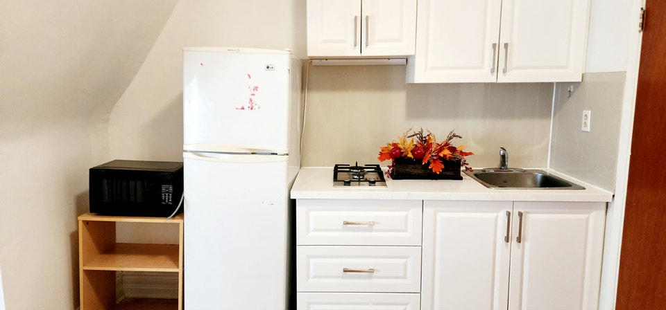 Toronto Bachelor Studio Apt Availabel Now Utility Inclusive 4