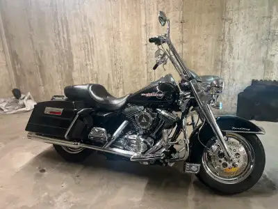 Je vends ma moto cause de ma santé 11995$ bas millage et kit screamin eagle stages 2 beaucoup de piè...