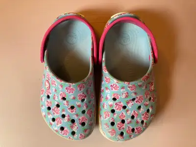 CROCS pour enfants size J1, View more