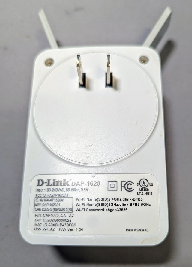 D-LINK DAP-1620 AC 1200 WIFI RANGE EXTENDER in General Electronics in Oshawa / Durham Region