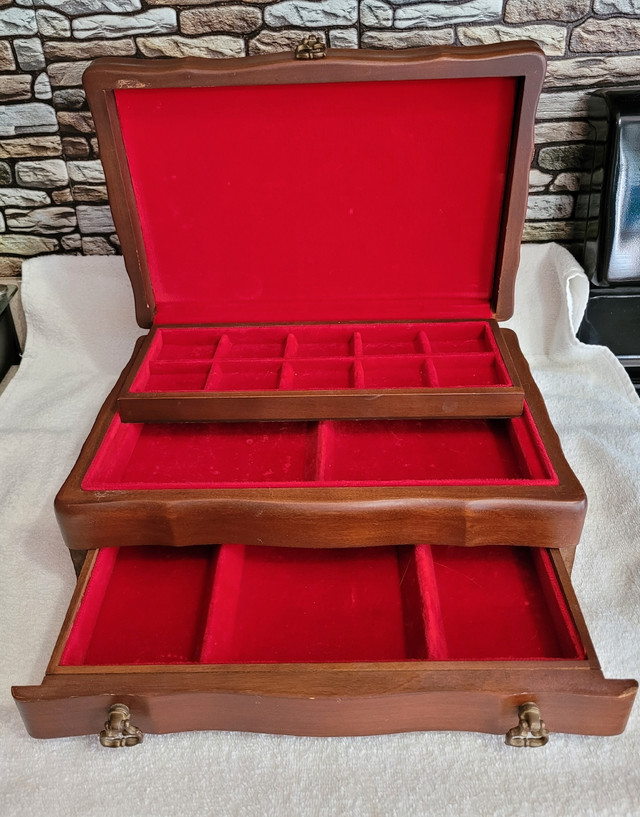 Vintage Jasco Wood 3 Section w Red Velvet Lined Jewelry Box | Jewellery &  Watches | Barrie | Kijiji
