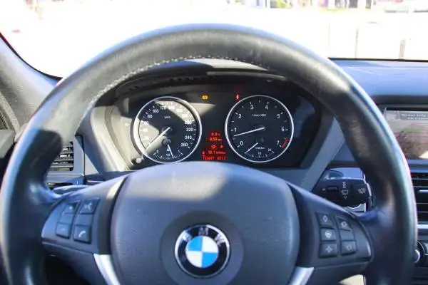 2008 BMW X5 xDrive 4.8i No Accident 7 Seats in Cars & Trucks in Downtown-West End - Image 4