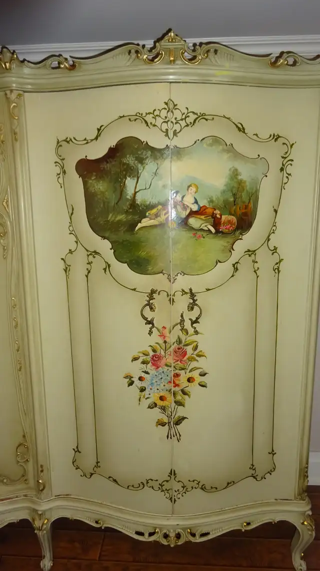 Ornate, 8pc Hand Painted Vintage Queen Bedroom Suite in Dressers & Wardrobes in City of Toronto - Image 6