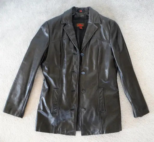Beautiful Danier Women's Black Leather Jacket (Size XS) for sale in Women's - Tops & Outerwear in City of Halifax - Image 2