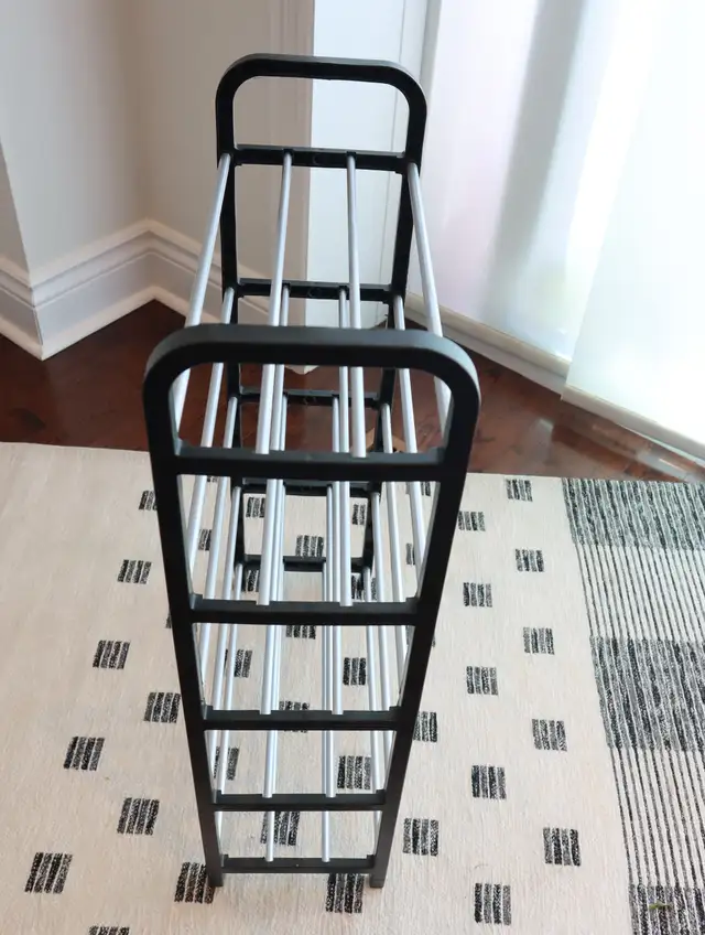 Compact Shoe Rack549315368327598084