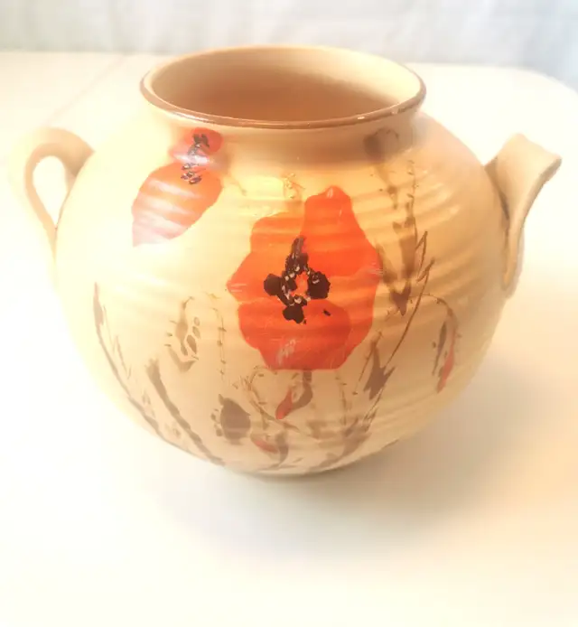 Share Ceramic Poppy Vase Wide Scroll Handles Art Deco Circa 1940 in Home Décor & Accents in Markham / York Region - Image 3