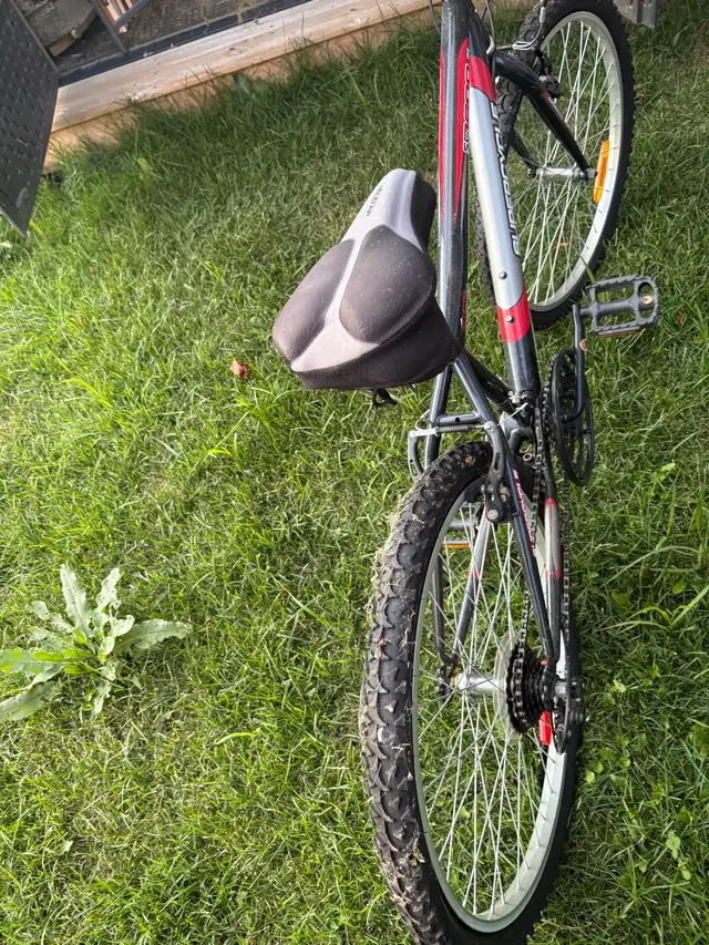 lightly used bike. just used few times in Road in London - Image 5