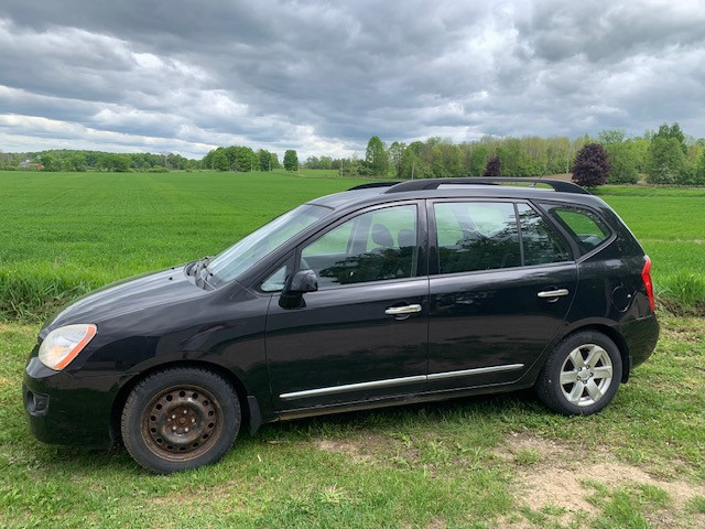 2009 Kia Rondo - big  price reduction in Cars & Trucks in Owen Sound - Image 2