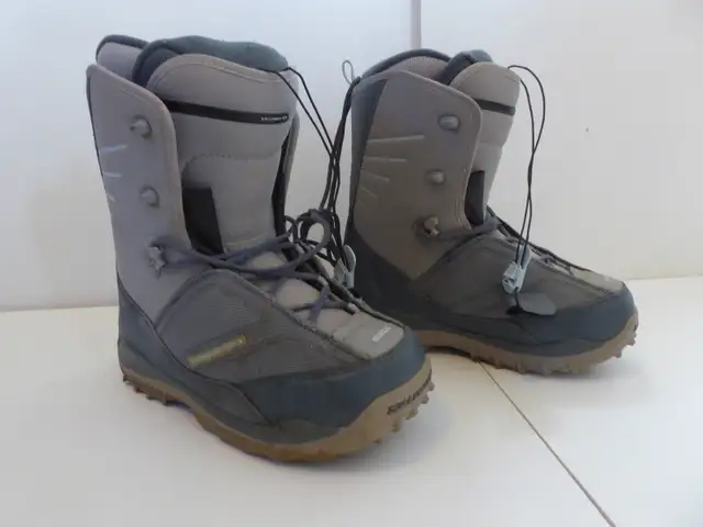 Salomon Snowboard Boots in Snowboard in Calgary - Image 2