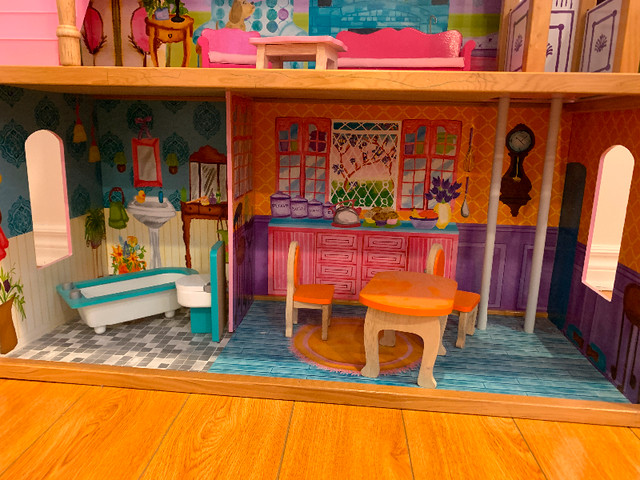 Oversized Doll House Playhouse With Furniture in Toys & Games in City of Toronto - Image 3