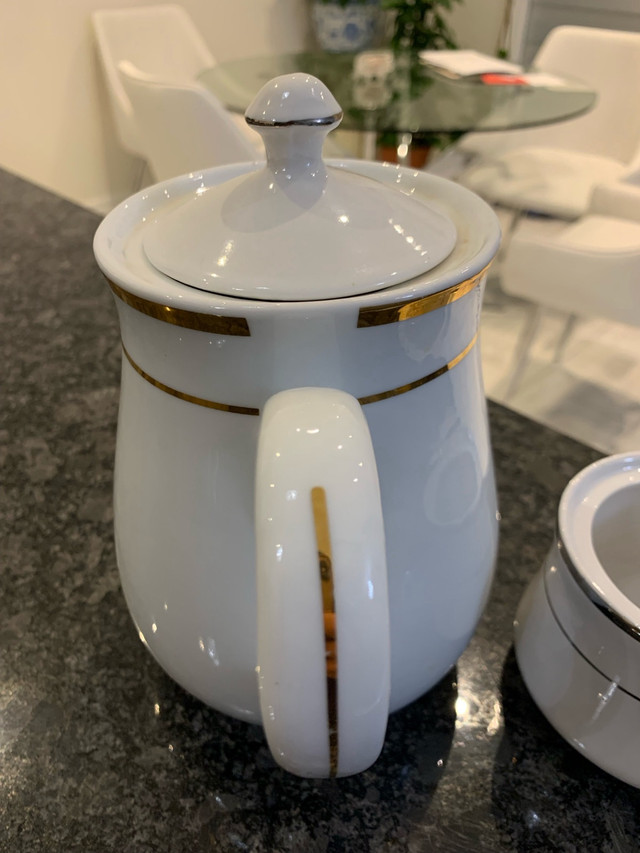 Teapot and Sugar Pot  in Kitchen & Dining Wares in Oshawa / Durham Region - Image 2