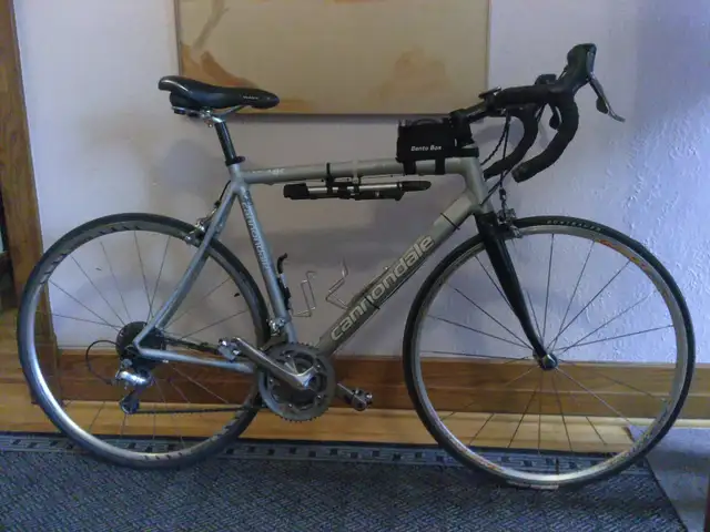 Vélo de route cannondale synapse in Road in City of Montréal - Image 2