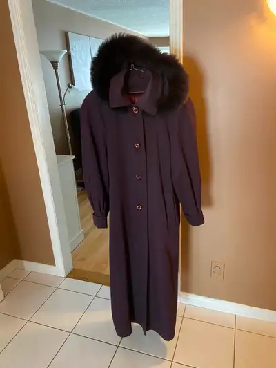 VINTAGE "LISA FASHION" WOOL COAT - STYLISH AND ELEGANT, View more