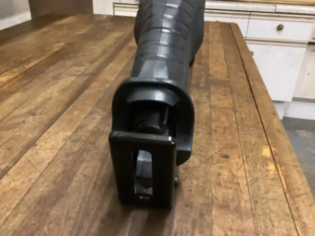 MAKITA LXT 18v BRUSHLESS 2 - SPEED SAWZALL and 4.0 AH BATTERY in Power Tools in Barrie - Image 4