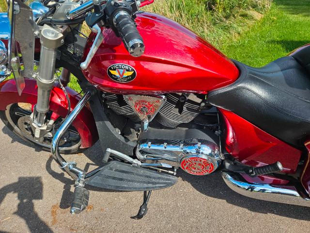 2012 Victory CrossRoad    1700 cc     really sharp looking bike in Street, Cruisers & Choppers in Hamilton - Image 2