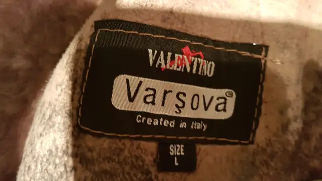 women's 3/4 shearling winter jacket in new condition in Women's - Tops & Outerwear in City of Toronto - Image 3