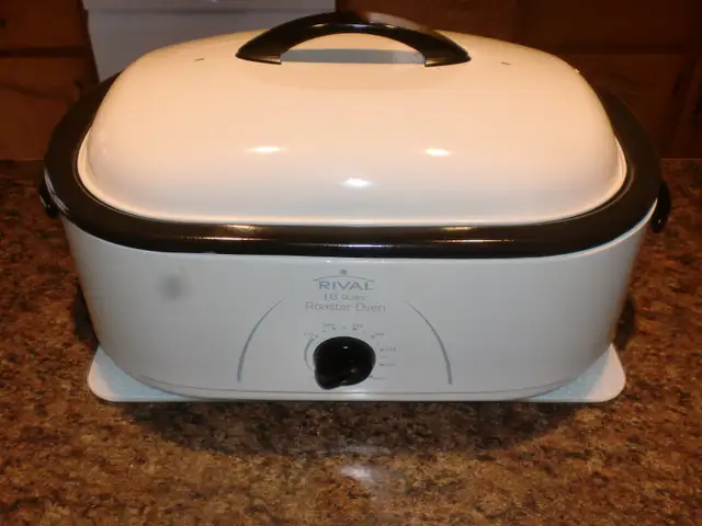 Rival 18-Quart Roaster Oven, White in Microwaves & Cookers in London - Image 7