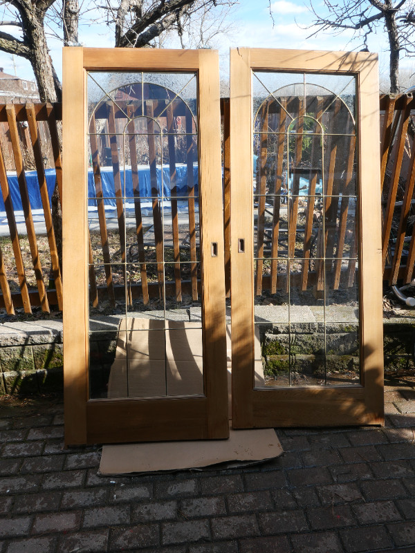 Set of two pocket doors with teak wood and beveled glass in Windows, Doors & Trim in Sudbury - Image 2