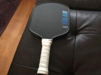 Pickle ball paddle volair like new