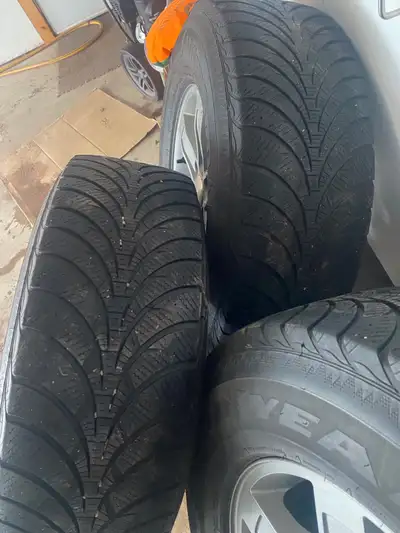 4 P265/70R17. Fits GMC. Chev