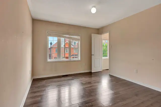 Semi Detached House for sale in Heartland Area Mississauga 3 Bed in Houses for Sale in Mississauga / Peel Region - Image 8