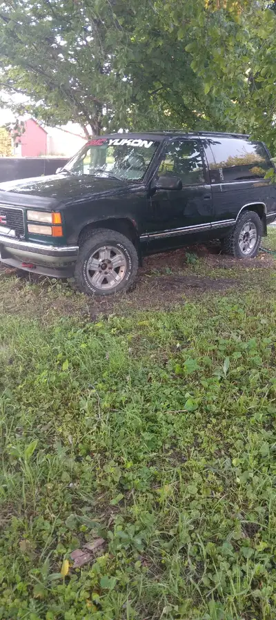 Seĺling my 96 Yukon 5.7L 4x4. Solid truck