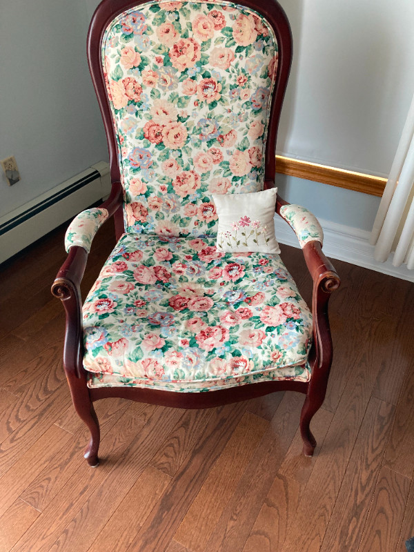Queen Ann Chairs in Chairs & Recliners in Cape Breton - Image 4