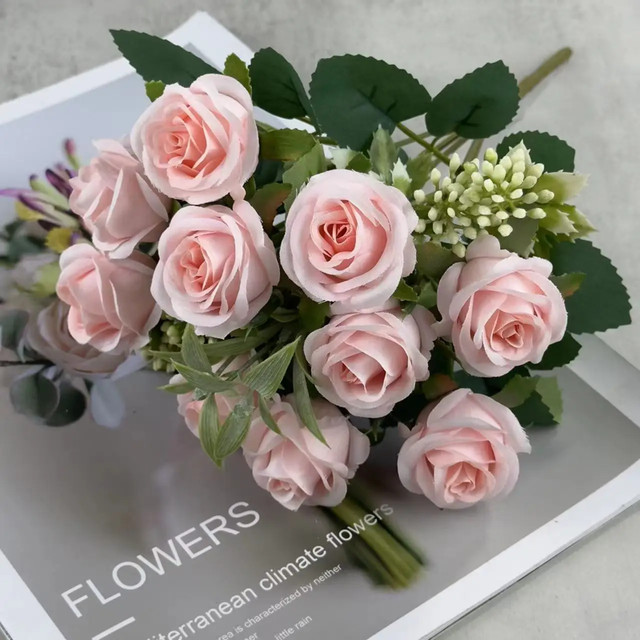 Artificial Rose Flower Mini Bouquet - Light Pink (2x available) dans Décoration intérieure et accessoires  à Ville de Montréal - Image 2