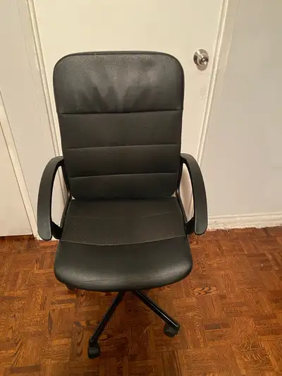 Desk chair in good condition, View more
