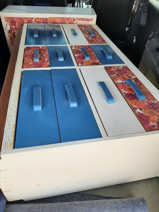 Dresser, fluorescent lights laundry tub, wire shelf Free