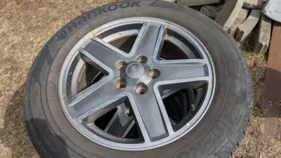 4 mag Jeep en bonne conditions a vendre. vient avec 4 pneus d'été hankook Kinergy GT, 225/60R17 , us...