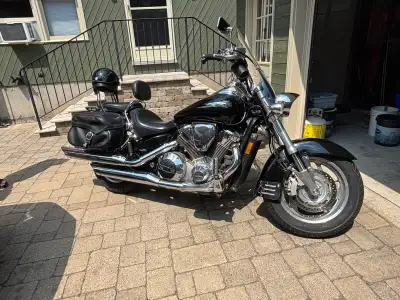 2003 Honda 1800 vtx Retro. Mint condition. Will sell certified!!! New Metzler Marathon tires 100kms,...