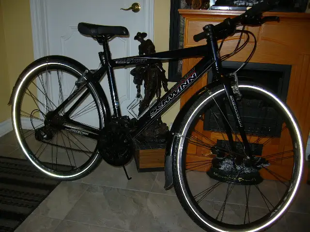 Velo de ville Schwinn CRUITXST 24 vi EZFIRE Shimano, pneus d hiv in Road in Longueuil / South Shore - Image 2