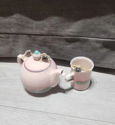 Vintage Pink Teapot & Mug With Frogs